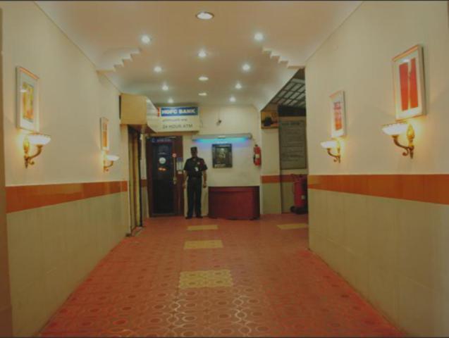 Neeranand Dalhousie- A Pure Vegetarian Hotel Calcutta Buitenkant foto