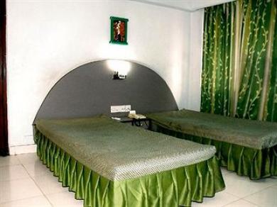 Neeranand Dalhousie- A Pure Vegetarian Hotel Calcutta Buitenkant foto