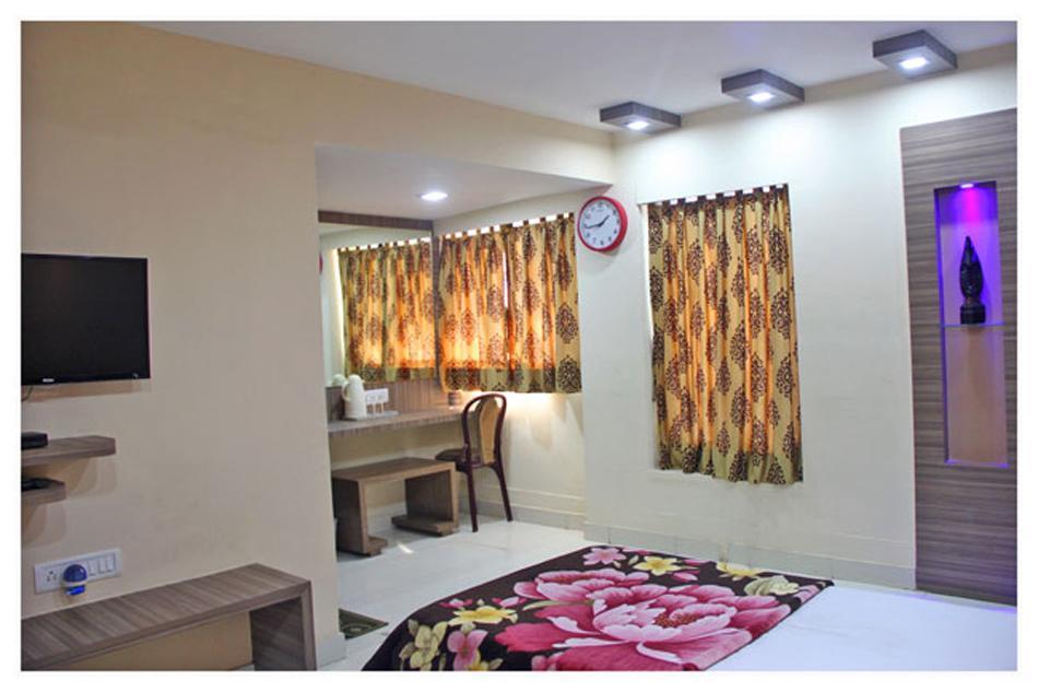 Neeranand Dalhousie- A Pure Vegetarian Hotel Calcutta Buitenkant foto