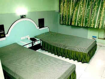 Neeranand Dalhousie- A Pure Vegetarian Hotel Calcutta Buitenkant foto